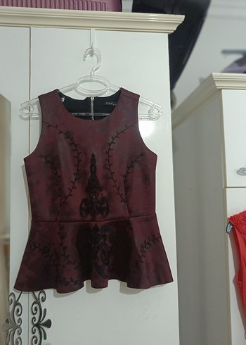 Bordo İşlemeli Kolsuz Bluz - Görsel 2