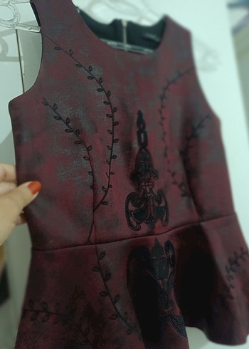 Bordo İşlemeli Kolsuz Bluz - Görsel 3