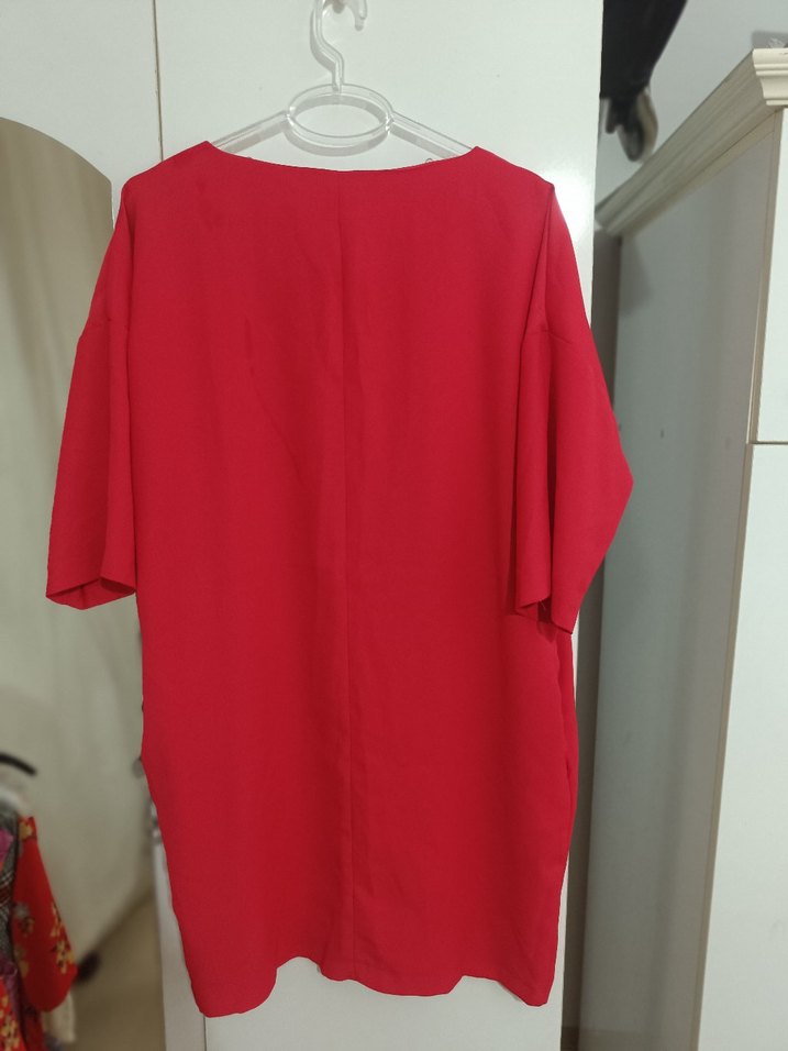 Kırmızı oversize koton elbise - Görsel 4