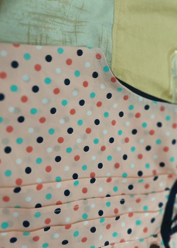 Düğmeli V Yaka Kolsuz Puantiyeli Bluz - Görsel 6