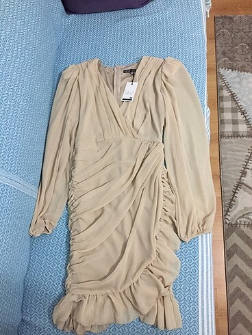 Bershka Drapeli eteği fırfırlı kruvaze yaka şifon elbise