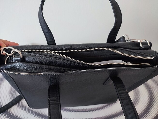Beden siyah Renk Stradivarius Sert Deri Tote Çanta SATILDI