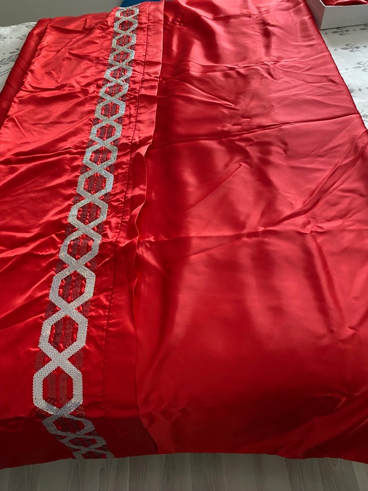 Kırmızı saten pul işlemeli Nevresim takımı - Görsel 2