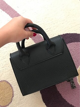  Beden siyah mini askılı çanta