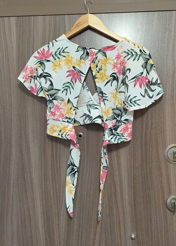 Çiçek Desenli V Yaka Kısa Kollu Bluz - Görsel 2