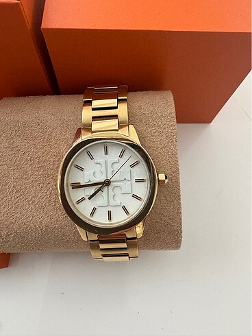 Tory Burch saat