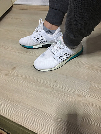 44 Beden beyaz Renk Orijinal New Balance 247 ( 43 NUMARA )