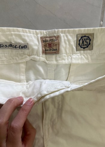 Düğmeli Beyaz Mini Şort - Görsel 2