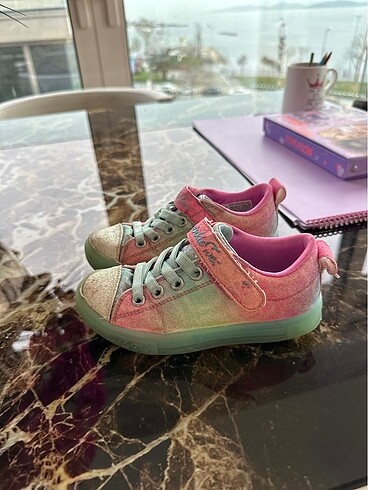 Skechers