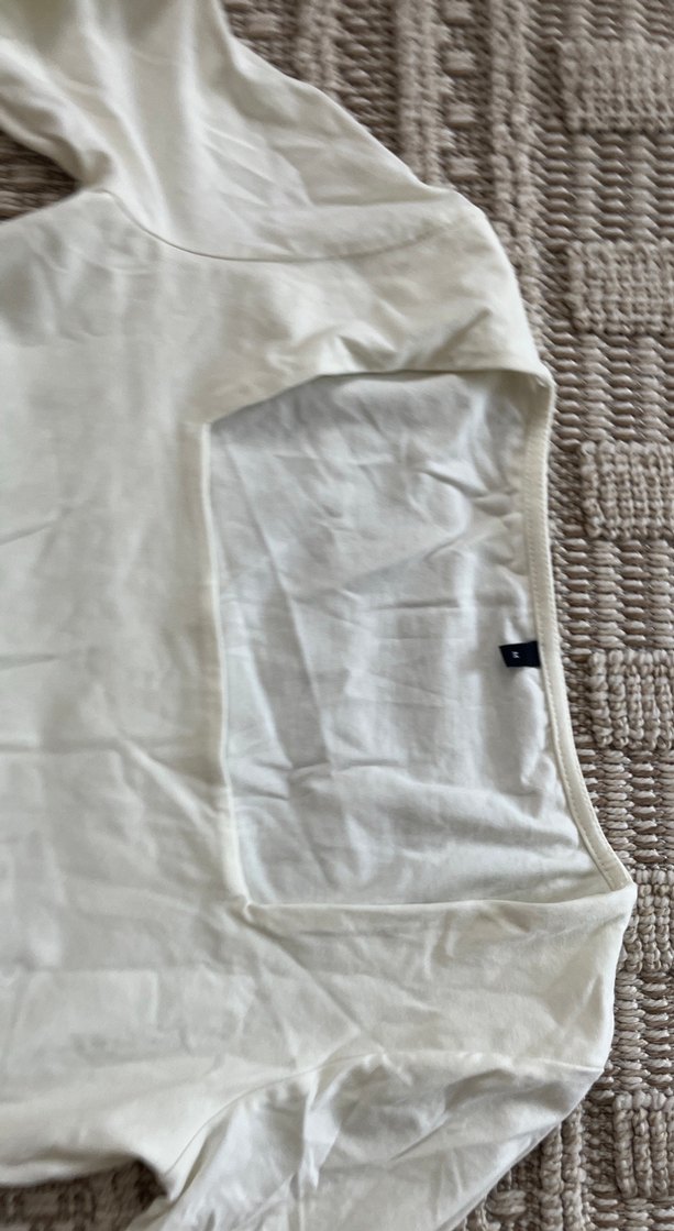 Beyaz V Yaka Uzun Kollu - Görsel 3