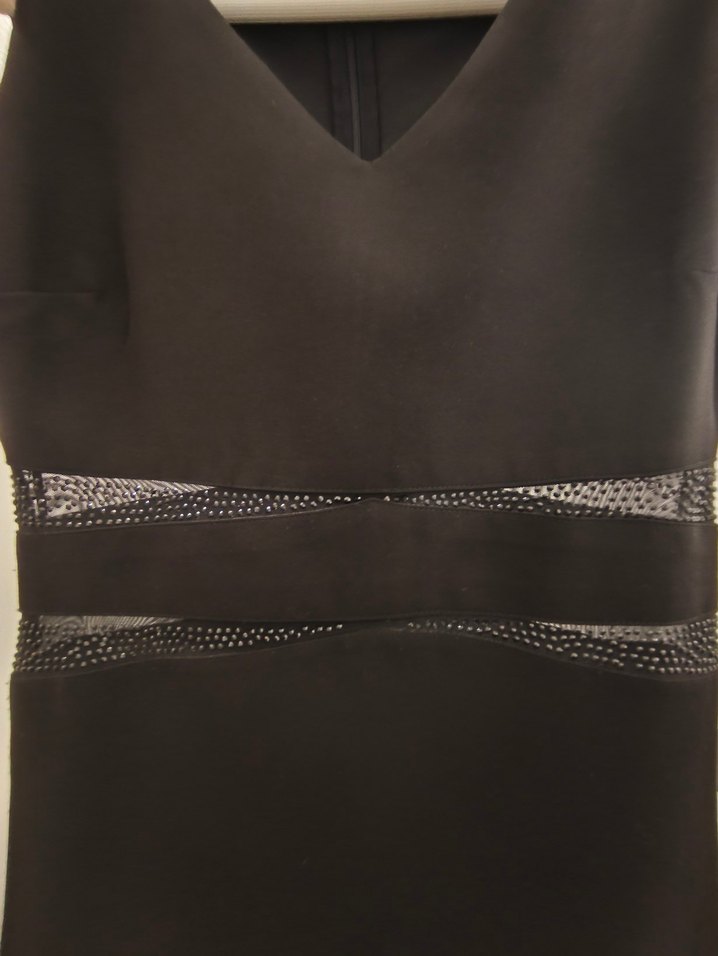 Siyah Parlak V Yaka Midi Elbise - Görsel 5