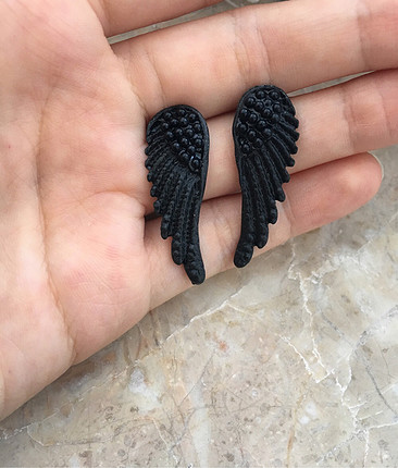 Siyah melek kanatlı küpe 