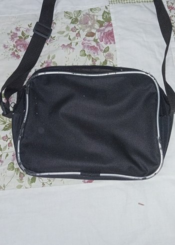LC Waikiki Fermuarlı Siyah beslenme çantası
