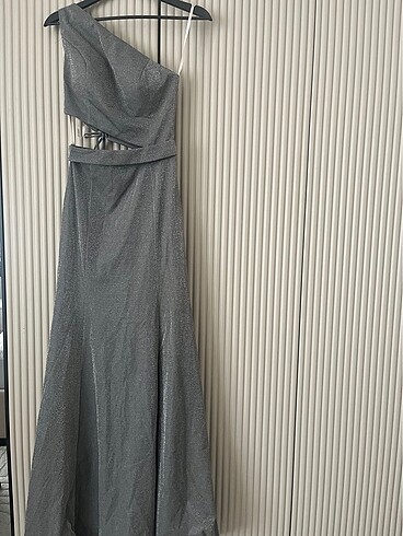 Gri simli bel omuz detaylı abiye - Görsel 4