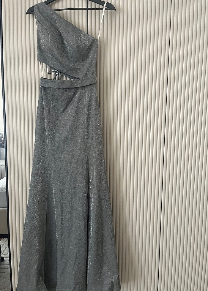 Gri simli bel omuz detaylı abiye - Görsel 3