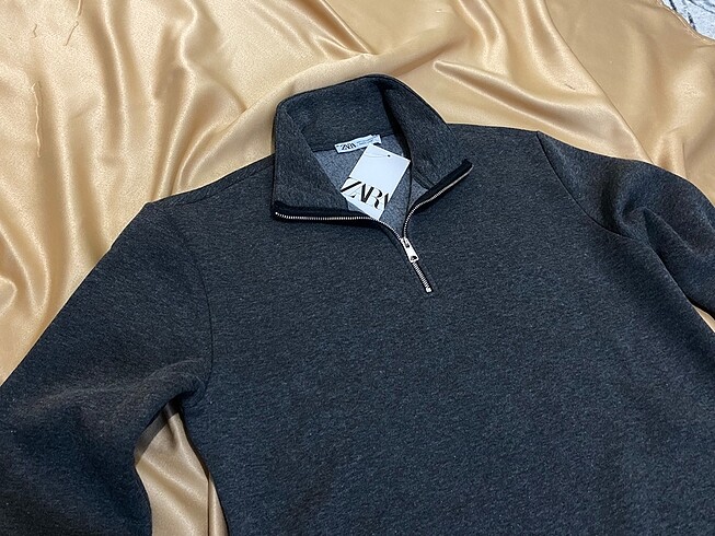 Zara Sweatshirt