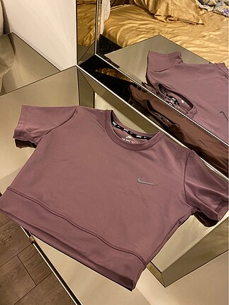 Nike crop