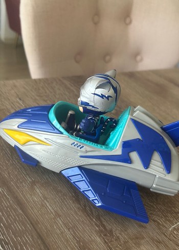 Mavi ve Gri Uzay Gemisiyle Aksiyon Figürü
