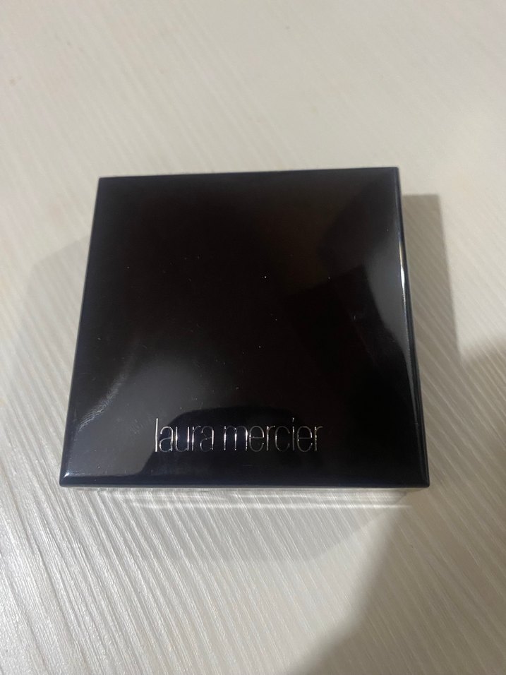 Laura mercier pudra - Görsel 3