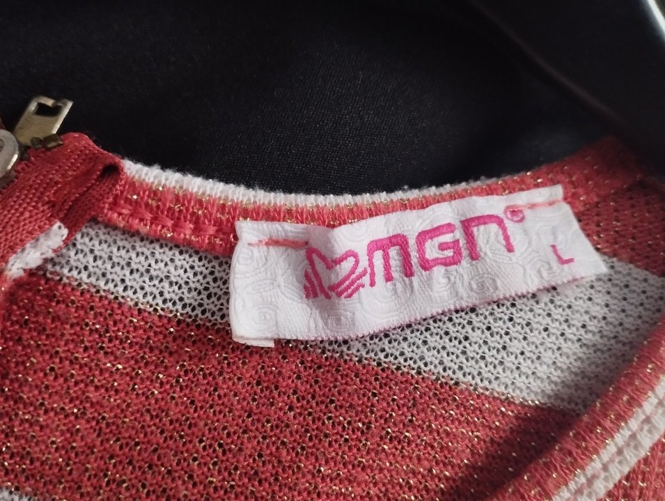 Kırmızı Çizgili Triko Kadın Tişört - Görsel 3