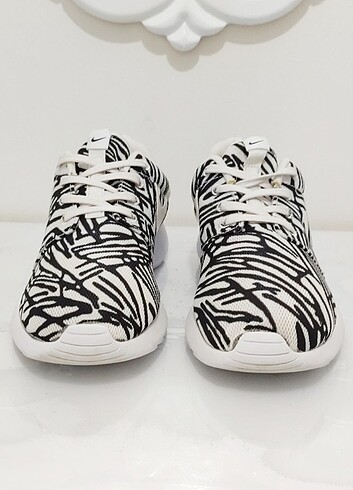 37,5 Beden ORJİNAL NİKE ROSHE ONE PRİNT SNAKERS
