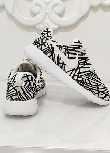 37,5 Beden çeşitli Renk ORJİNAL NİKE ROSHE ONE PRİNT SNAKERS