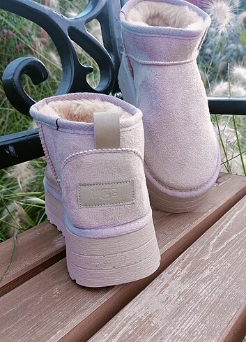 Ugg bej platform bot