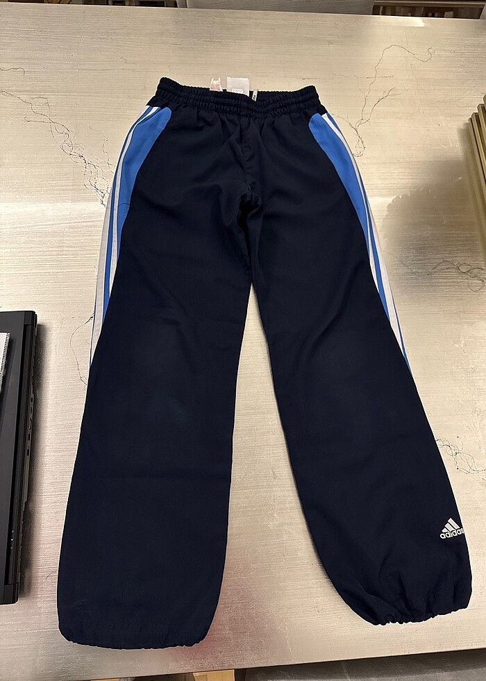 Mavi ve lacivert renkli eşofman takımı - Görsel 2