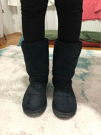 Siyah UGG bot