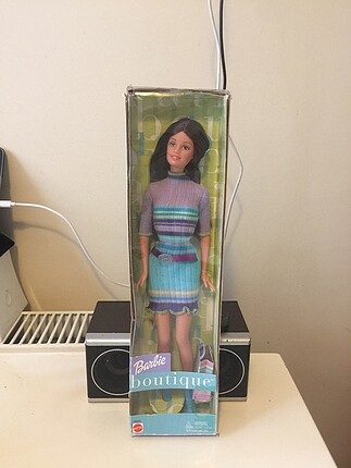 AYRILDI - Barbie Boutique Brunette