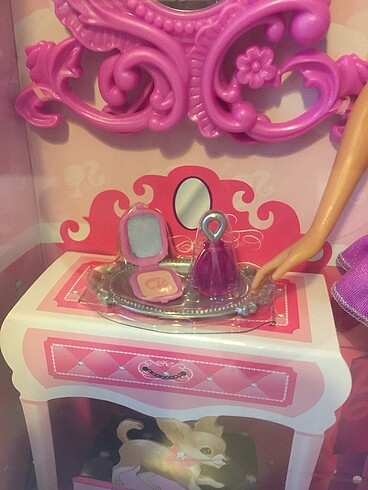 Beden Renk Barbie and Mirror