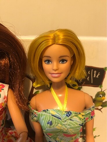 Beden Barbie Hawaii Midge