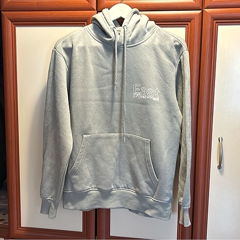 Yeşil kapüşonlu sweatshirt