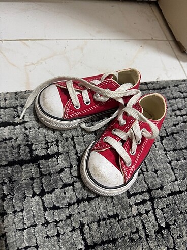20 Beden kırmızı Renk 20 no kirmizi converse