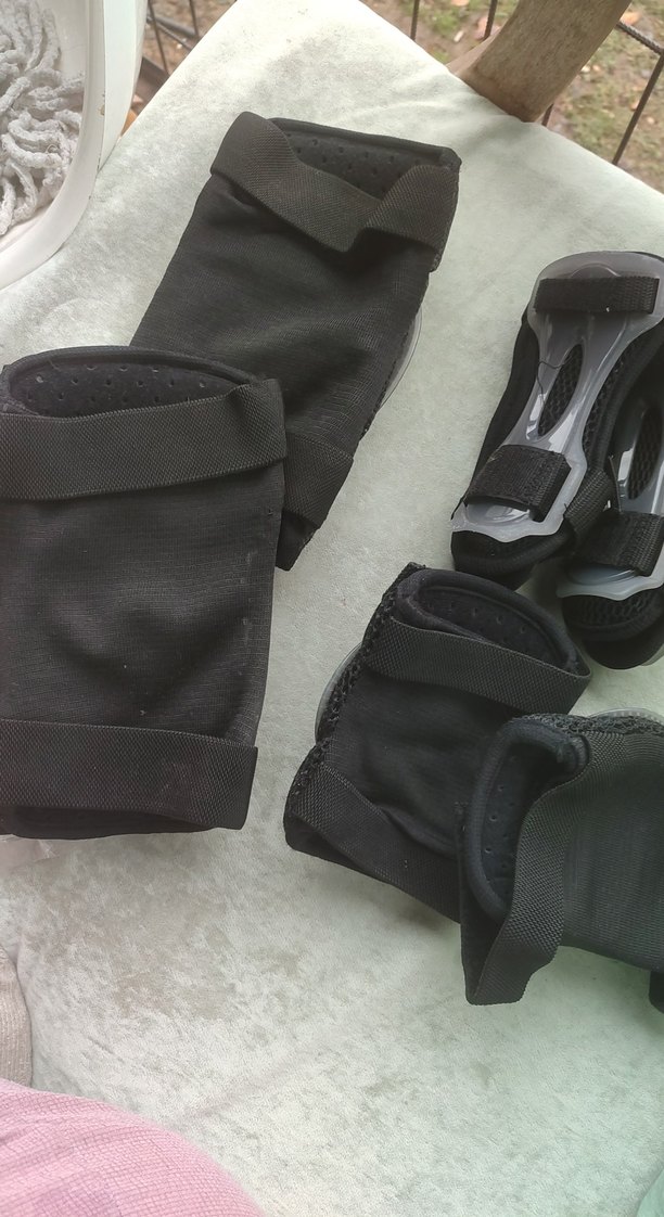 Gri Plastik Motosiklet Dizlikleri Velcro Bantlı - Görsel 5