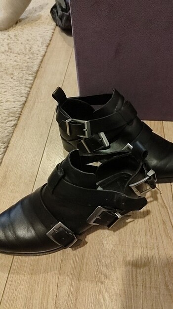 Zara Gerçek derı