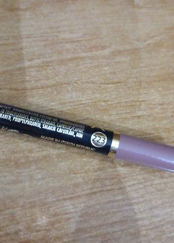 Beden maybelline lifter liner 004 ve golden rose dudak kalemi 223
