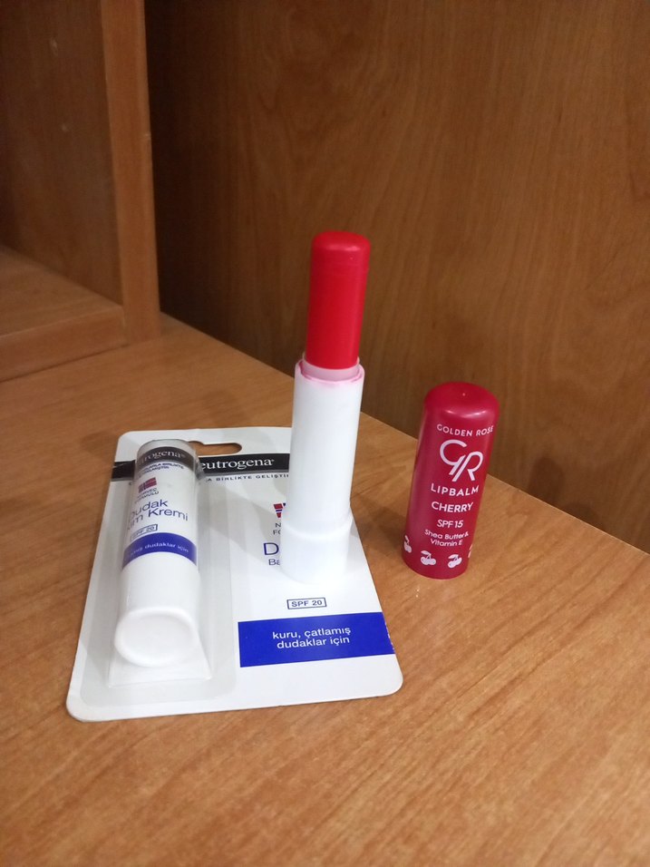 Neutrogena Dudak Kremi ve SPF15 Kiraz Lipbalm - Görsel 2