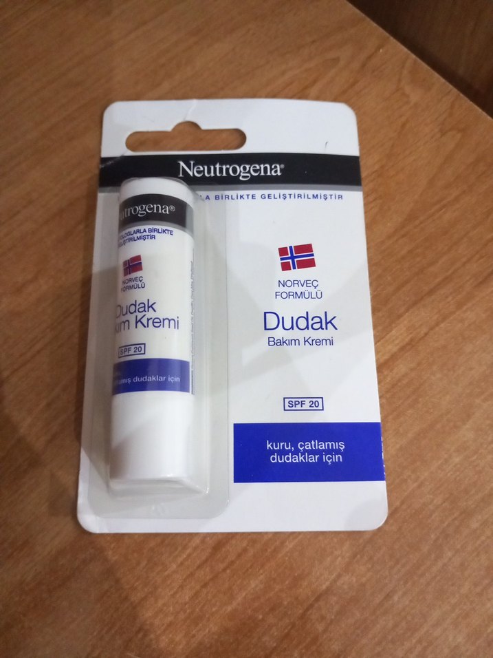 Neutrogena Dudak Kremi ve SPF15 Kiraz Lipbalm - Görsel 3
