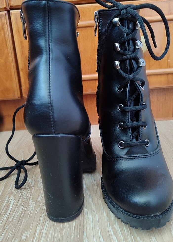 Siyah bot - Görsel 4