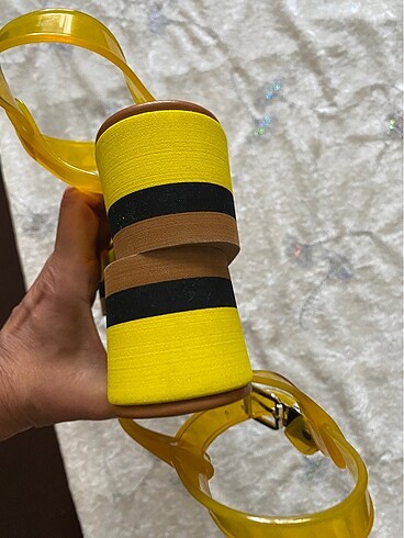 39 Beden sarı Renk Fendi Sandalet