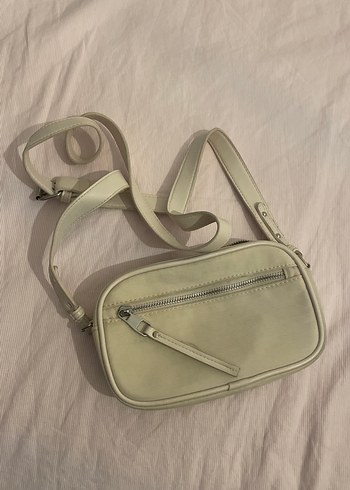 Stradivarius Beyaz Deri Kemerli Kadın Çapraz Çanta
