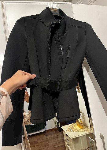 Zara Siyah Kemerli Dar Kesim Kadın Ceket