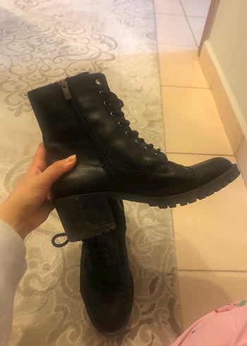 Siyah Deri Topuklu Kadın Bot - Görsel 2