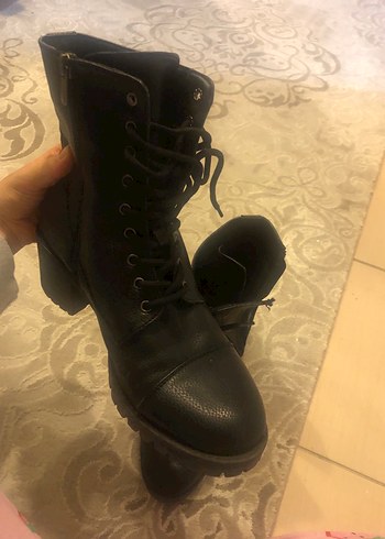 Siyah Deri Topuklu Kadın Bot - Görsel 3