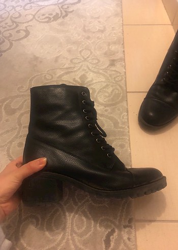 Siyah Deri Topuklu Kadın Bot - Görsel 4