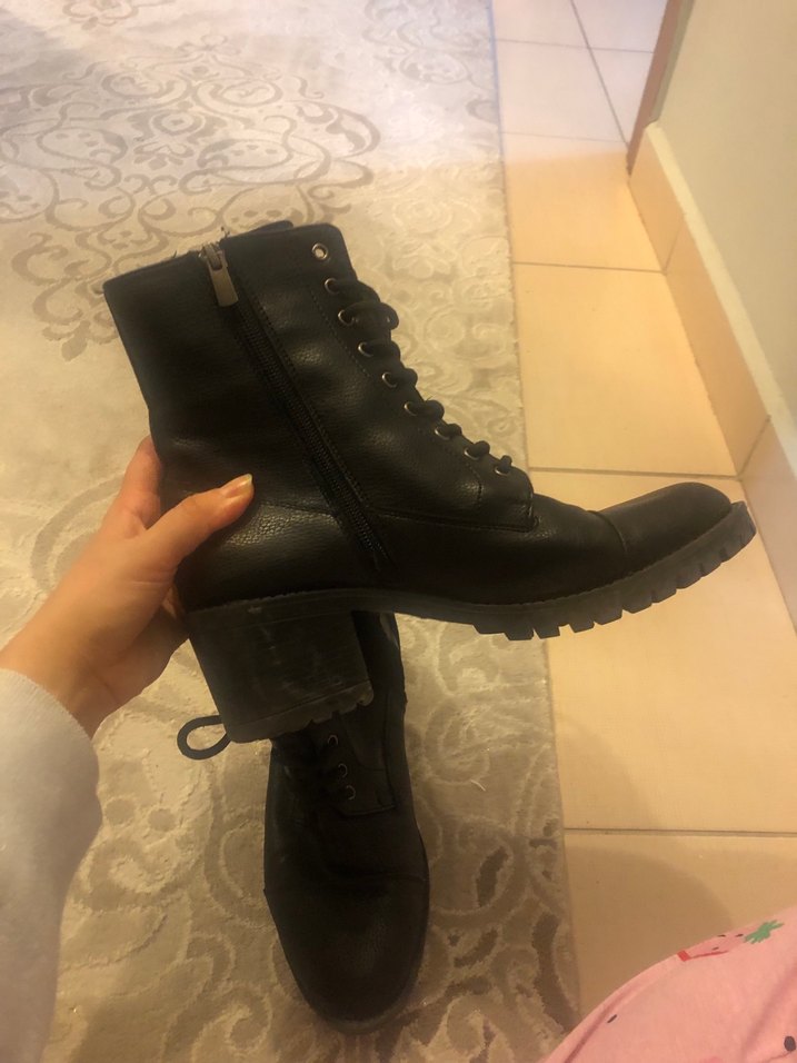 Siyah Deri Topuklu Kadın Bot - Görsel 2