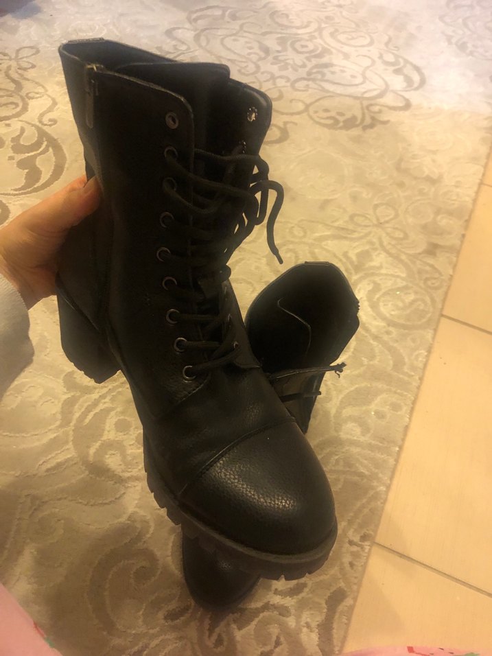 Siyah Deri Topuklu Kadın Bot - Görsel 3