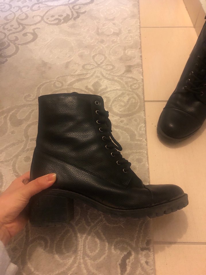 Siyah Deri Topuklu Kadın Bot - Görsel 4