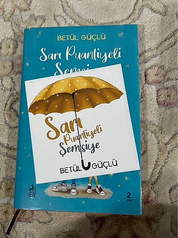 Sarı puantiyeli şemsiye